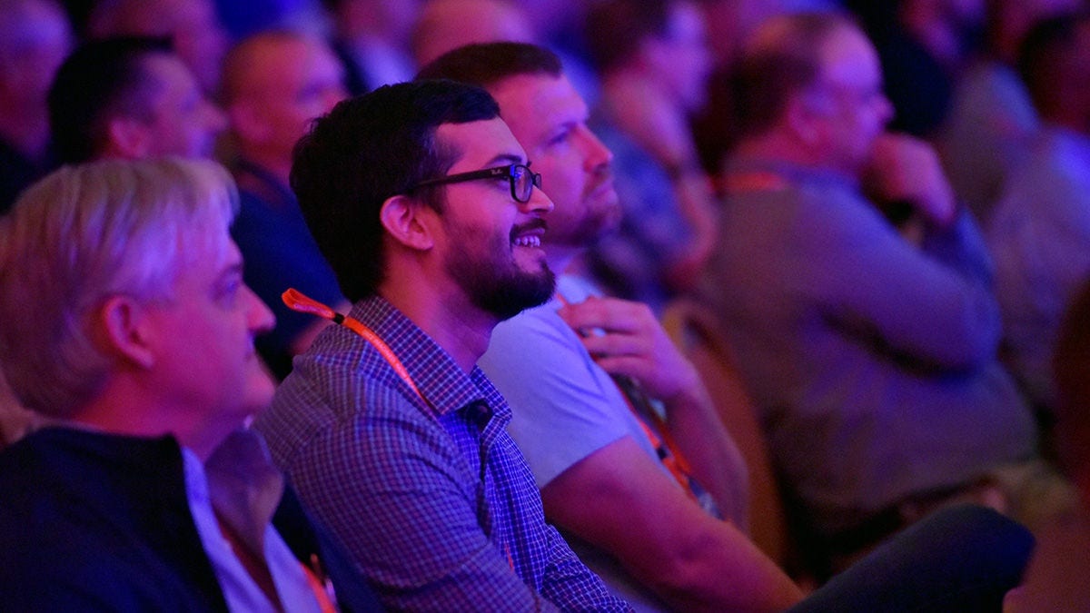 audience applauding